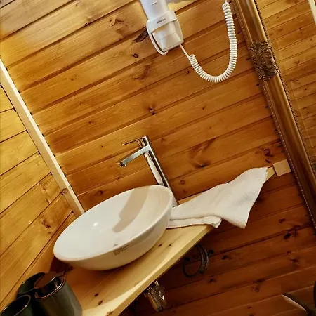 Toelgyes Menedek 2. Apartment Noszvaj